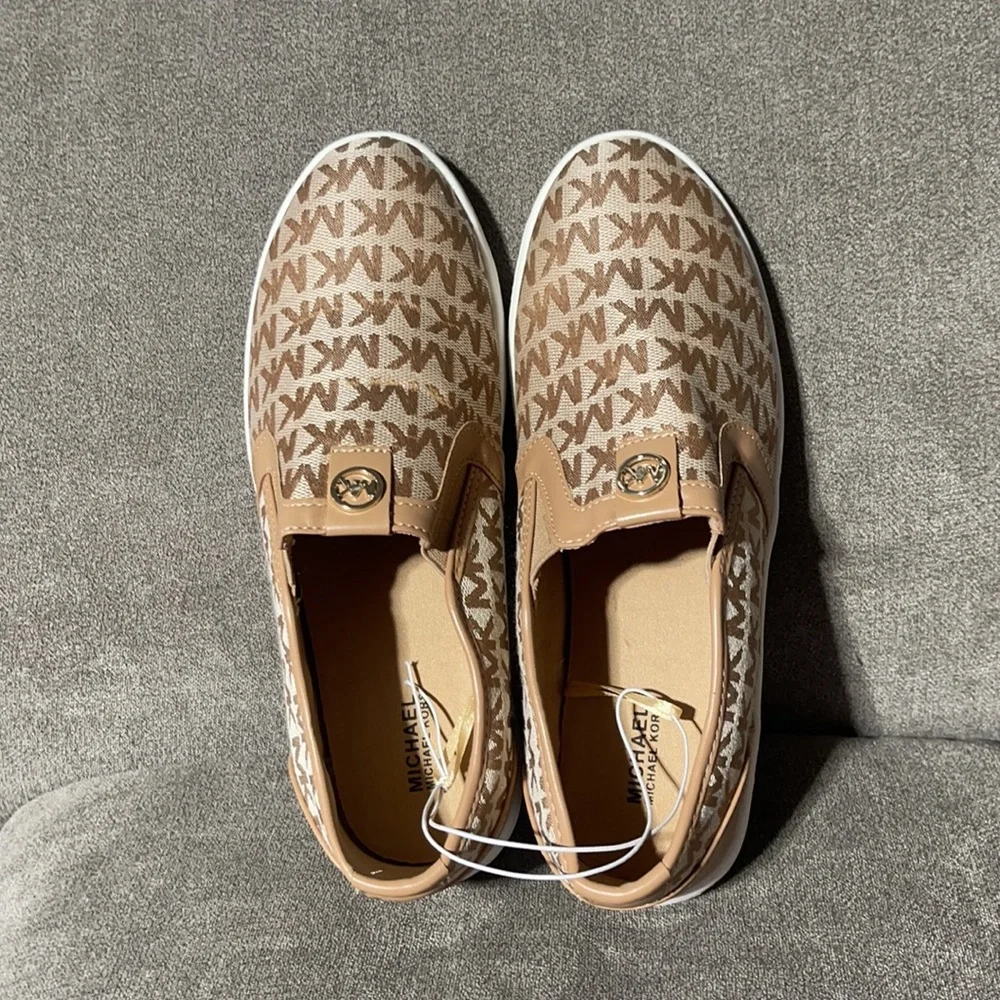 Michael Kors Youth 5/ Womens 6.5 Slip-On Sneakers in Beige/Gold